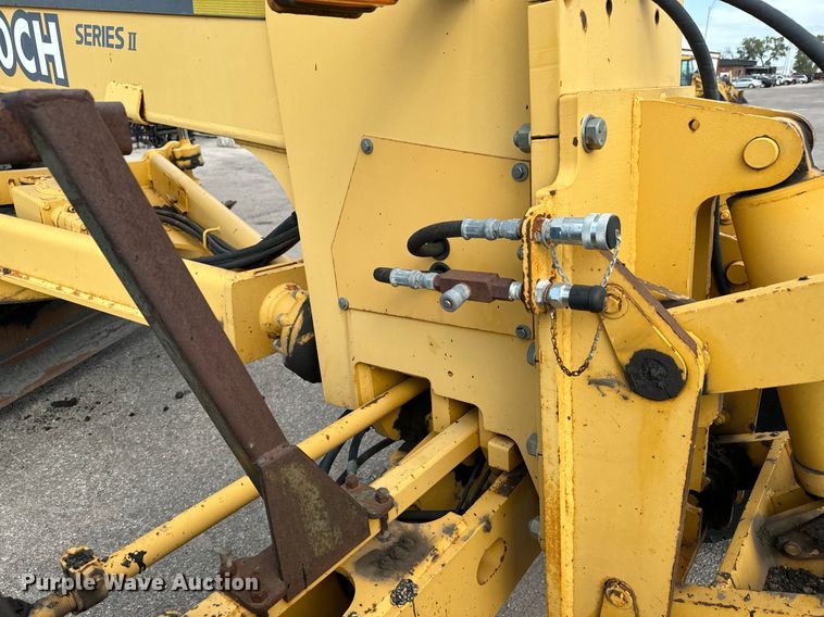 image for item DO1729 2004 John Deere 670CH Series II motor grader