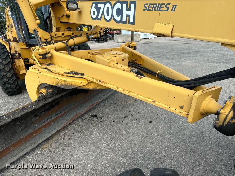 image for item DO1729 2004 John Deere 670CH Series II motor grader