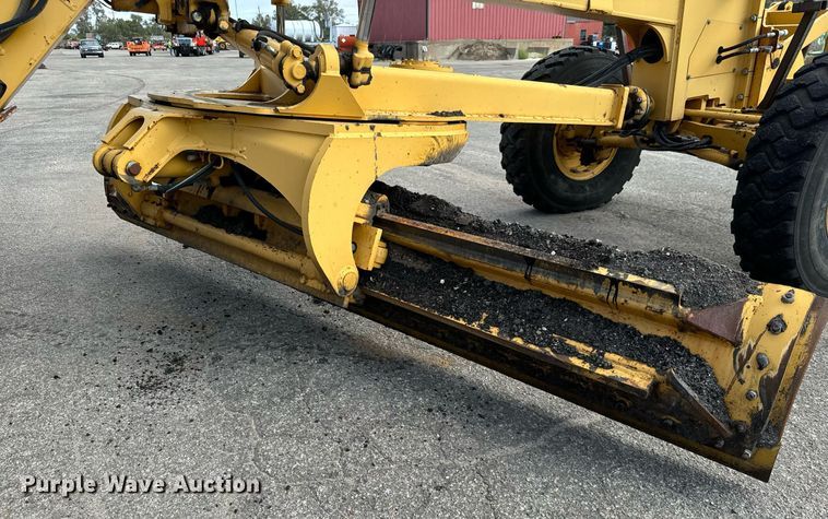 image for item DO1729 2004 John Deere 670CH Series II motor grader