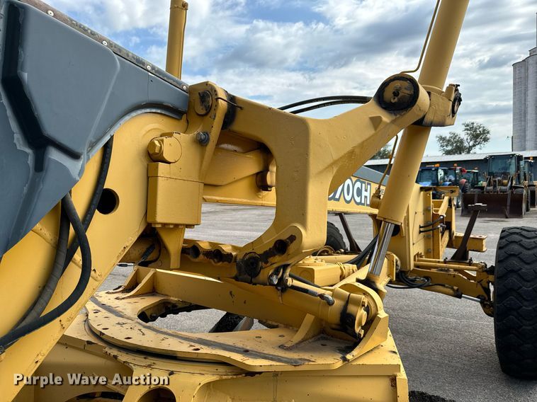 image for item DO1729 2004 John Deere 670CH Series II motor grader