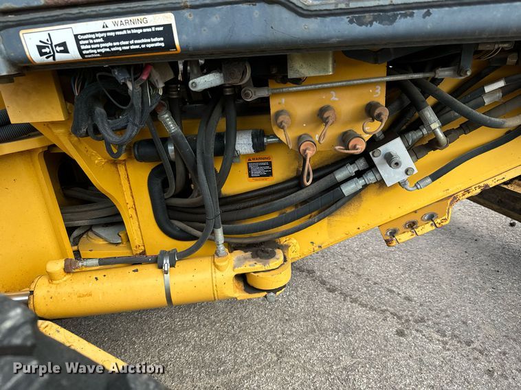 image for item DO1729 2004 John Deere 670CH Series II motor grader