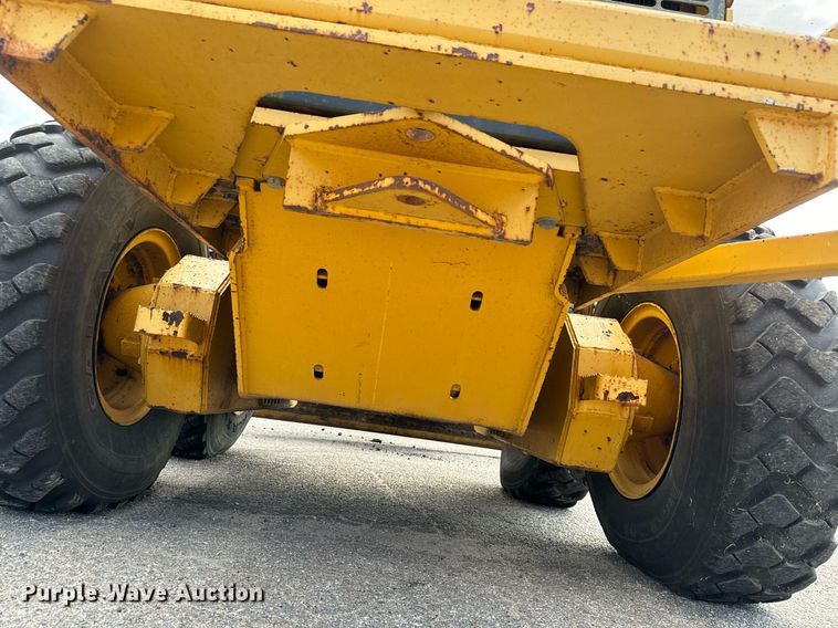 image for item DO1729 2004 John Deere 670CH Series II motor grader