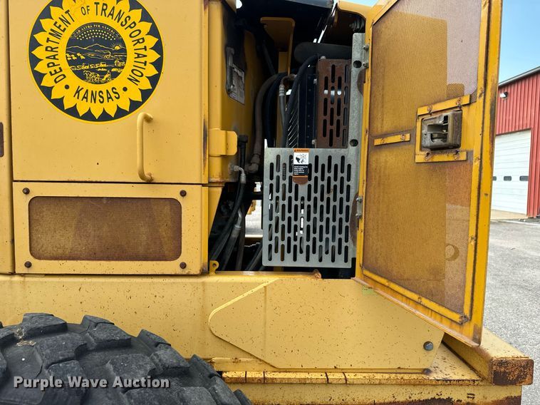 image for item DO1729 2004 John Deere 670CH Series II motor grader