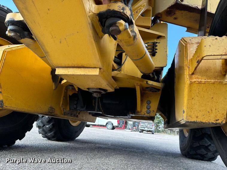 image for item DO1729 2004 John Deere 670CH Series II motor grader