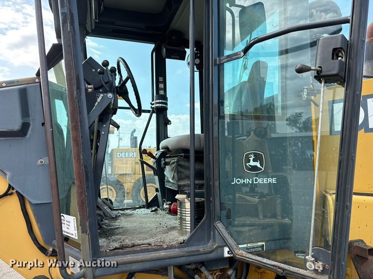 image for item DO1729 2004 John Deere 670CH Series II motor grader