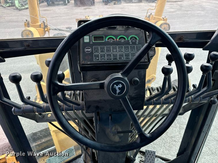 image for item DO1729 2004 John Deere 670CH Series II motor grader