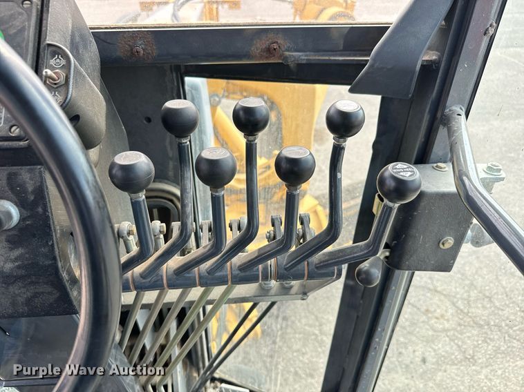 image for item DO1729 2004 John Deere 670CH Series II motor grader