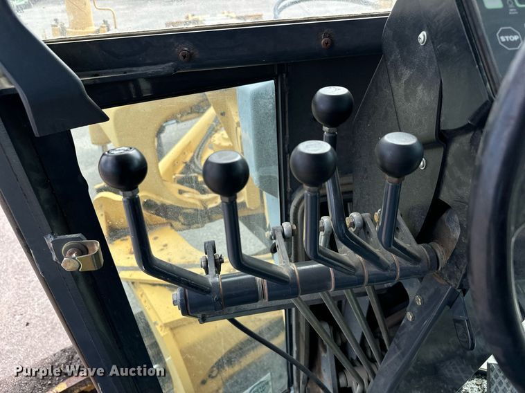 image for item DO1729 2004 John Deere 670CH Series II motor grader