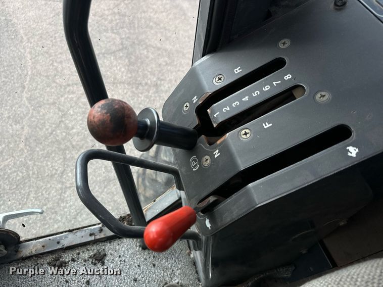 image for item DO1729 2004 John Deere 670CH Series II motor grader