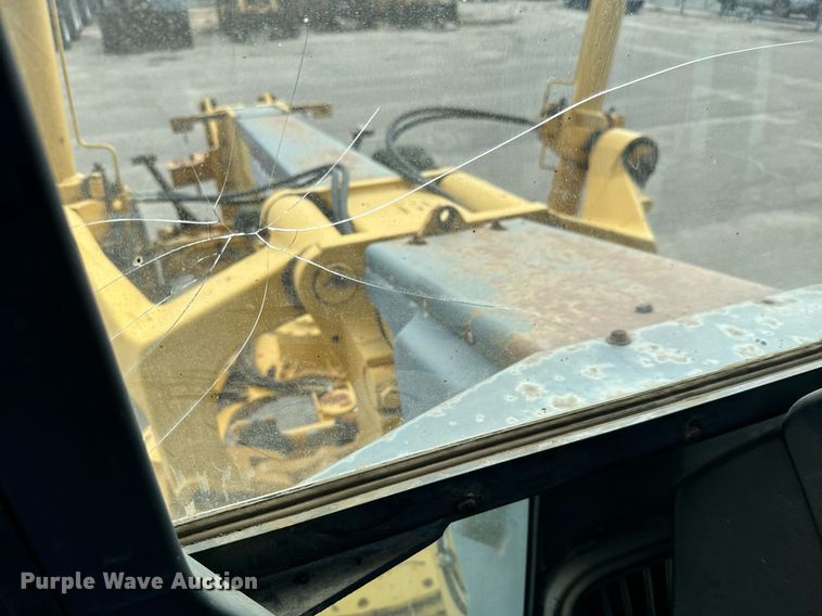 image for item DO1729 2004 John Deere 670CH Series II motor grader