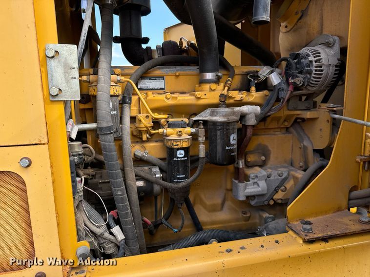 image for item DO1729 2004 John Deere 670CH Series II motor grader