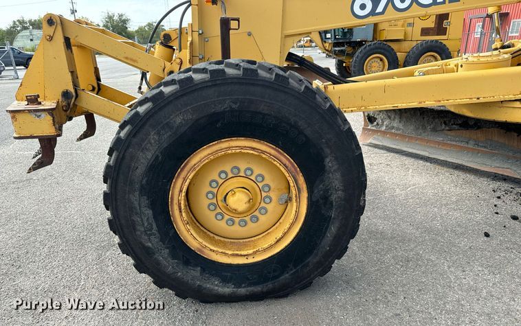 image for item DO1729 2004 John Deere 670CH Series II motor grader