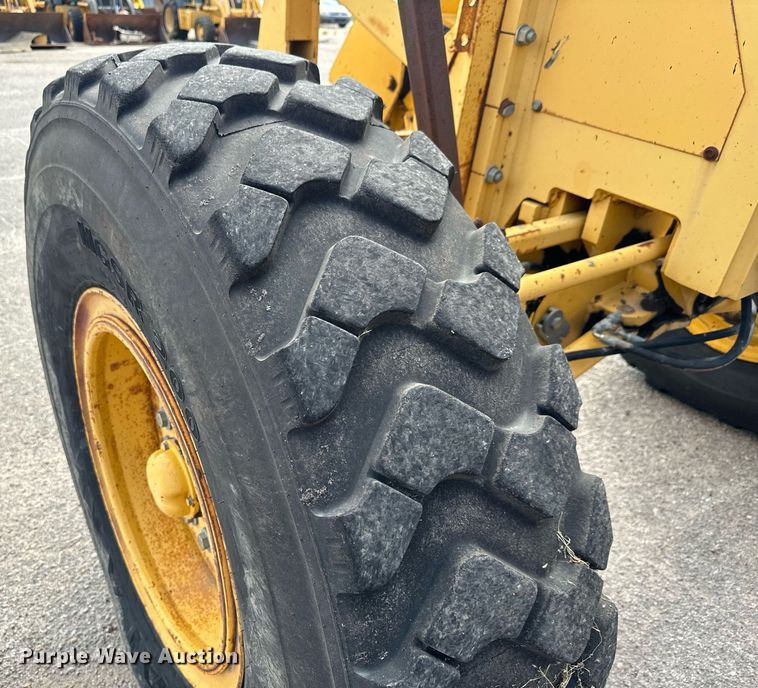 image for item DO1729 2004 John Deere 670CH Series II motor grader