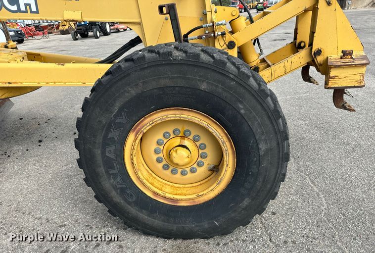 image for item DO1729 2004 John Deere 670CH Series II motor grader