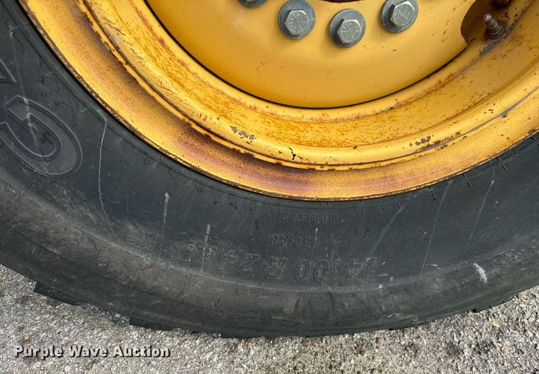 image for item DO1729 2004 John Deere 670CH Series II motor grader