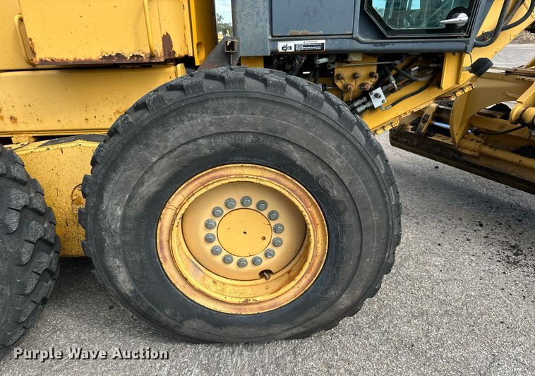 image for item DO1729 2004 John Deere 670CH Series II motor grader