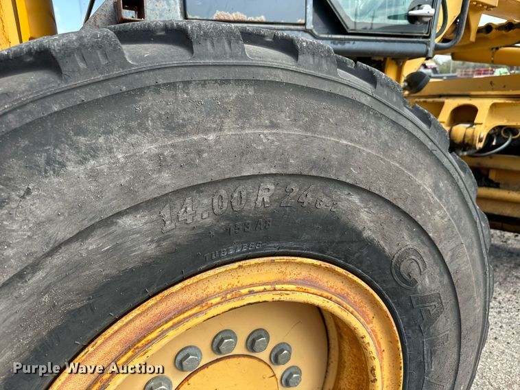 image for item DO1729 2004 John Deere 670CH Series II motor grader