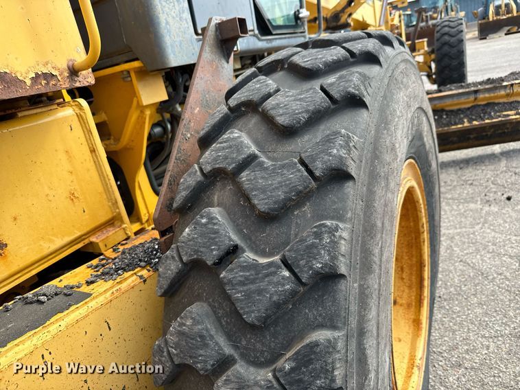 image for item DO1729 2004 John Deere 670CH Series II motor grader