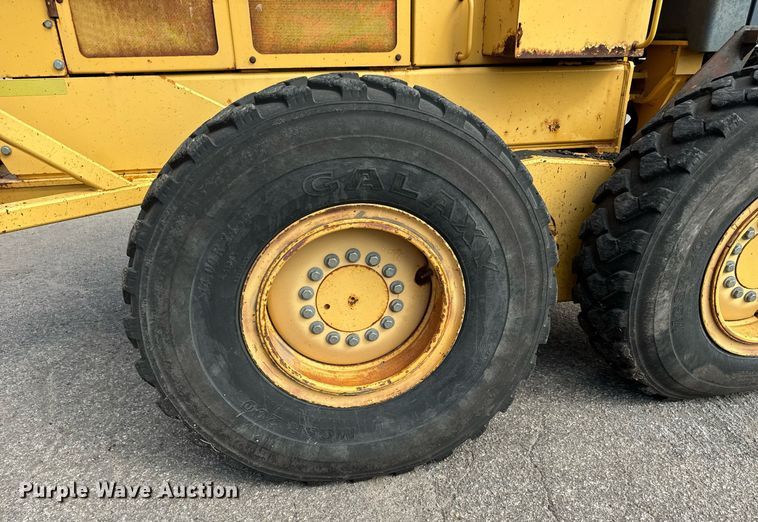 image for item DO1729 2004 John Deere 670CH Series II motor grader