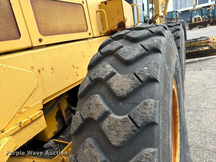 image for item DO1729 2004 John Deere 670CH Series II motor grader