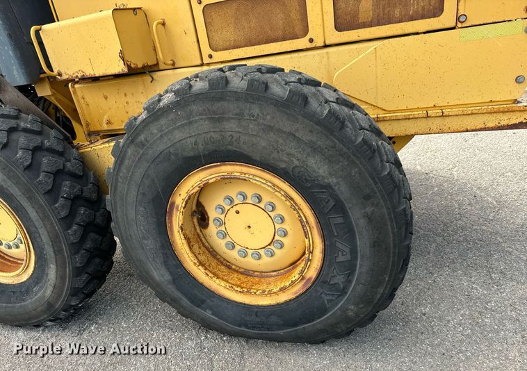 image for item DO1729 2004 John Deere 670CH Series II motor grader