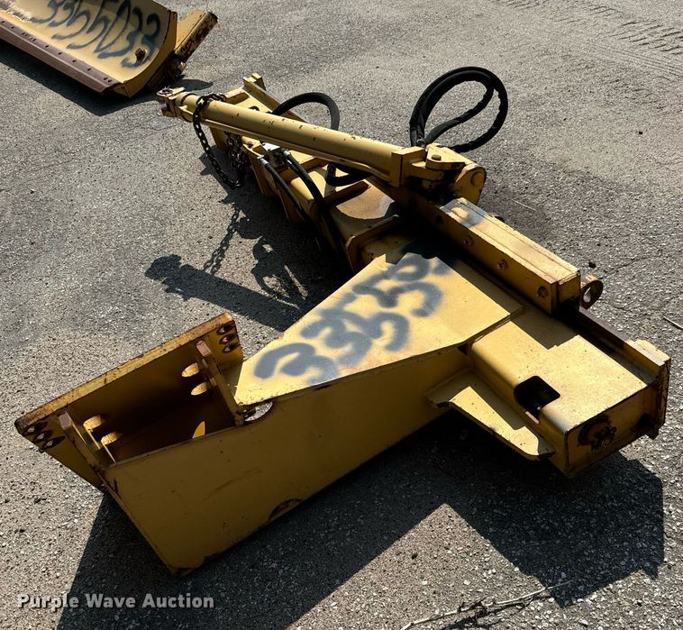 image for item DO1729 2004 John Deere 670CH Series II motor grader