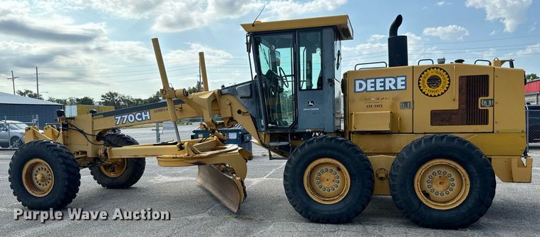 image for item DO1730 2002 John Deere 770CH motor grader