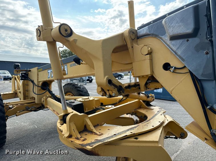 image for item DO1730 2002 John Deere 770CH motor grader