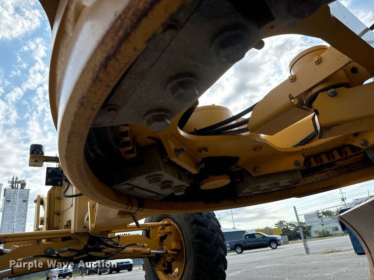 image for item DO1730 2002 John Deere 770CH motor grader