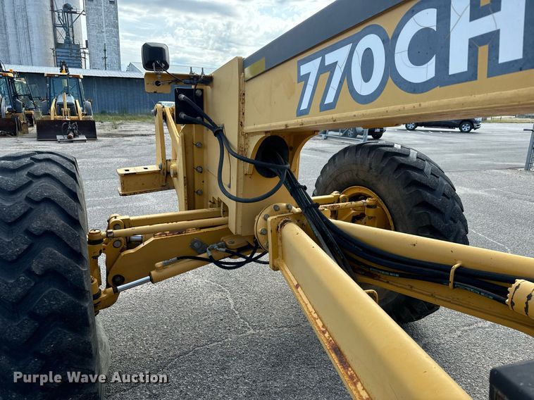 image for item DO1730 2002 John Deere 770CH motor grader