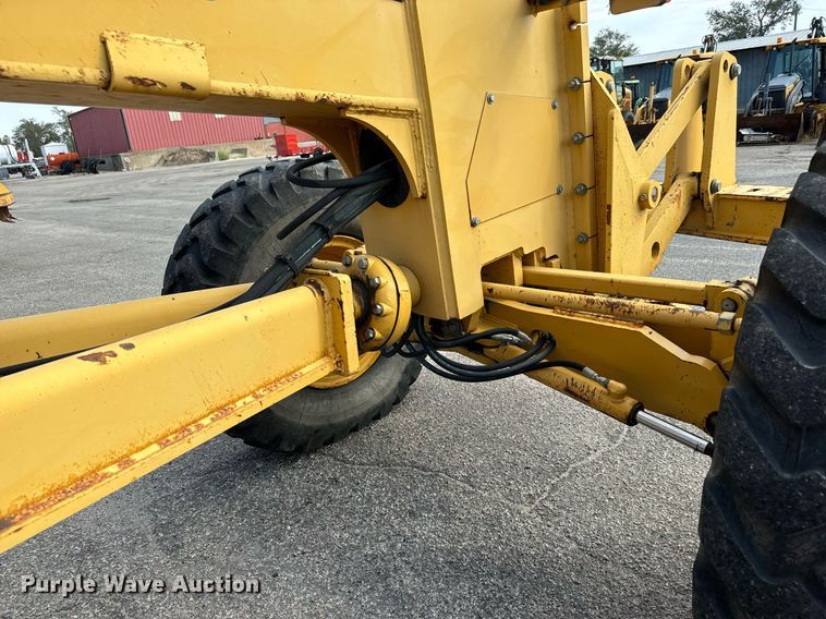 image for item DO1730 2002 John Deere 770CH motor grader