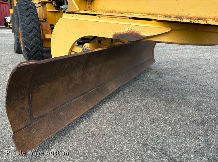 image for item DO1730 2002 John Deere 770CH motor grader