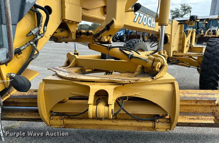 image for item DO1730 2002 John Deere 770CH motor grader