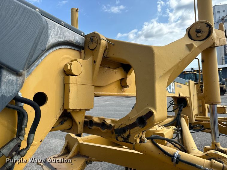 image for item DO1730 2002 John Deere 770CH motor grader