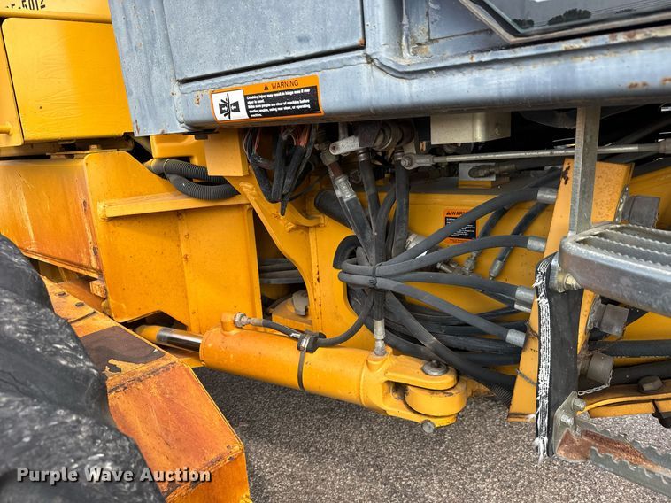 image for item DO1730 2002 John Deere 770CH motor grader