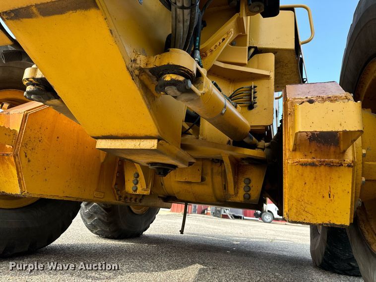 image for item DO1730 2002 John Deere 770CH motor grader