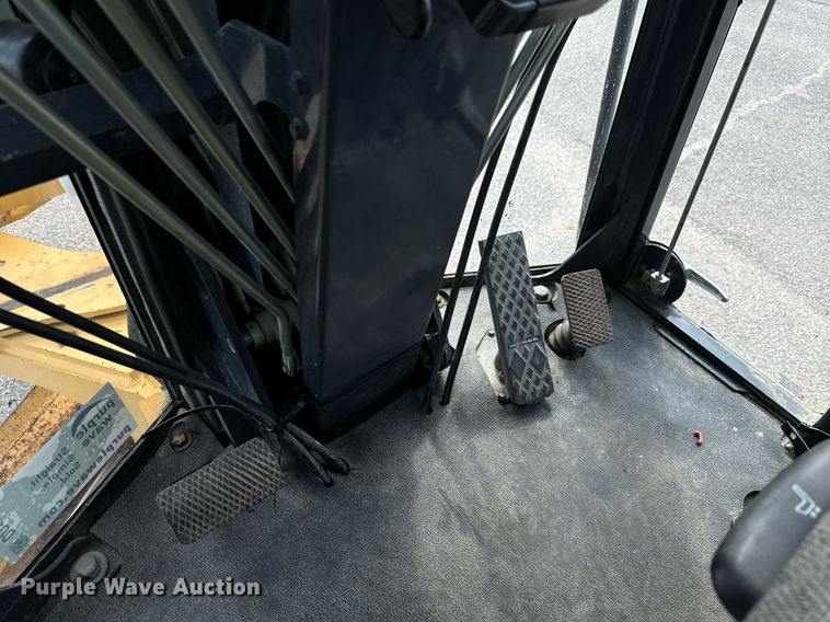 image for item DO1730 2002 John Deere 770CH motor grader