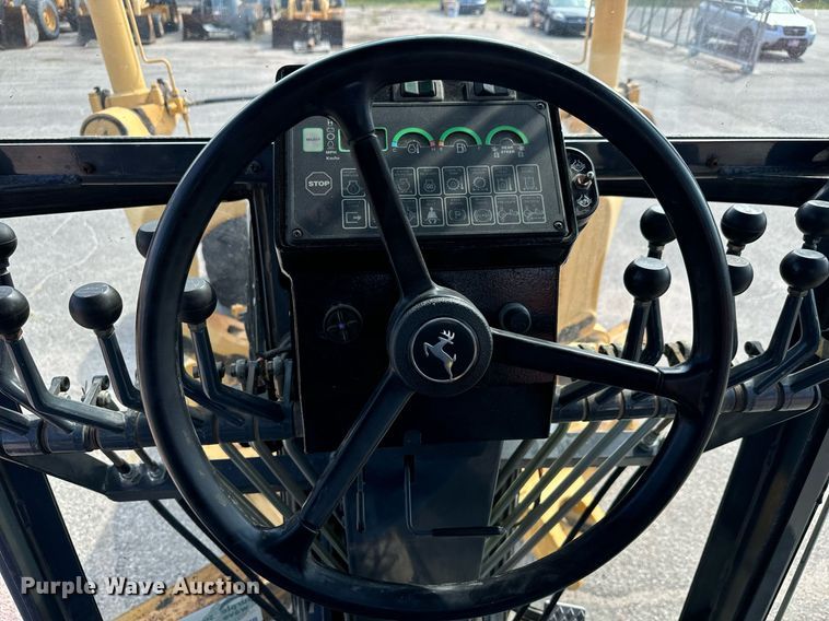 image for item DO1730 2002 John Deere 770CH motor grader