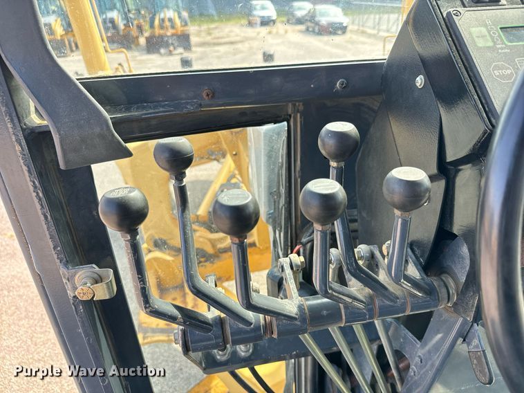 image for item DO1730 2002 John Deere 770CH motor grader