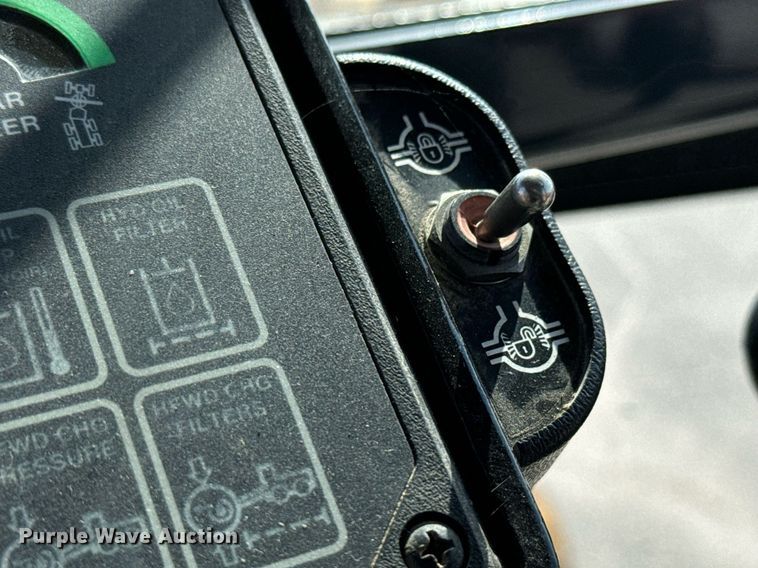 image for item DO1730 2002 John Deere 770CH motor grader