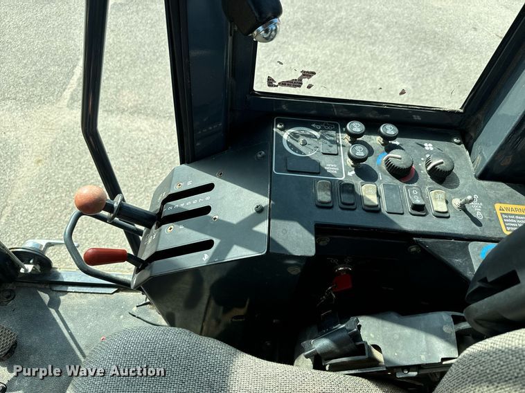 image for item DO1730 2002 John Deere 770CH motor grader