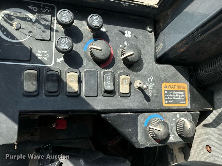 image for item DO1730 2002 John Deere 770CH motor grader