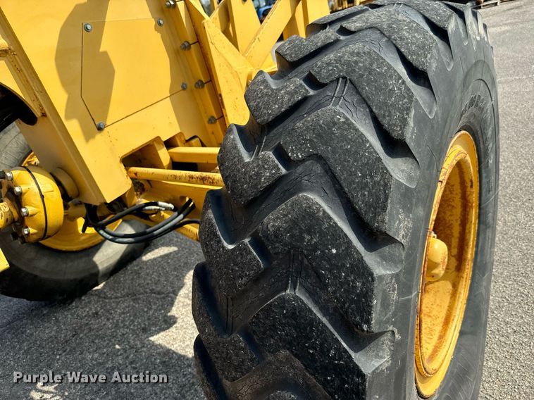 image for item DO1730 2002 John Deere 770CH motor grader