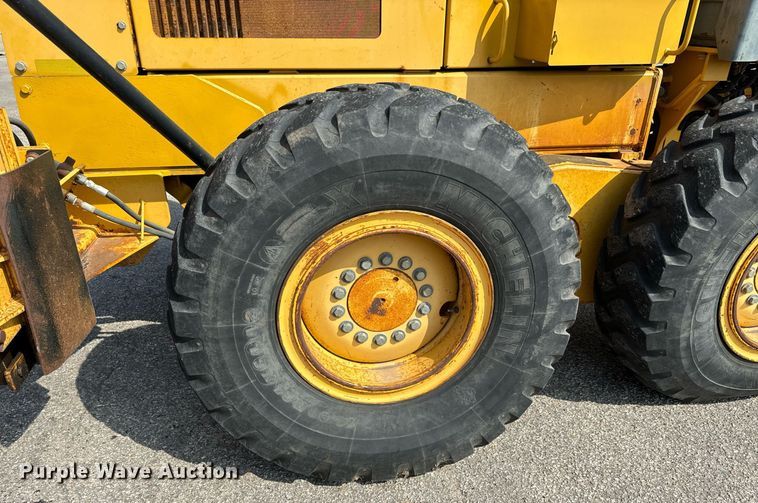 image for item DO1730 2002 John Deere 770CH motor grader