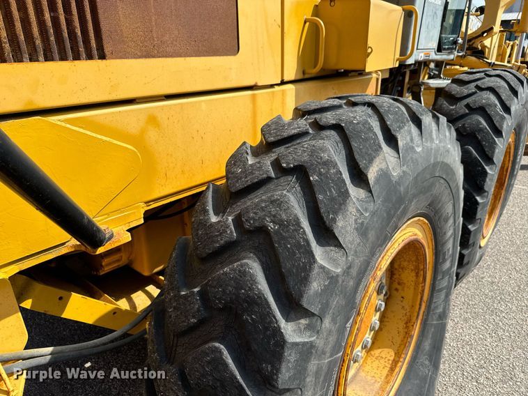 image for item DO1730 2002 John Deere 770CH motor grader