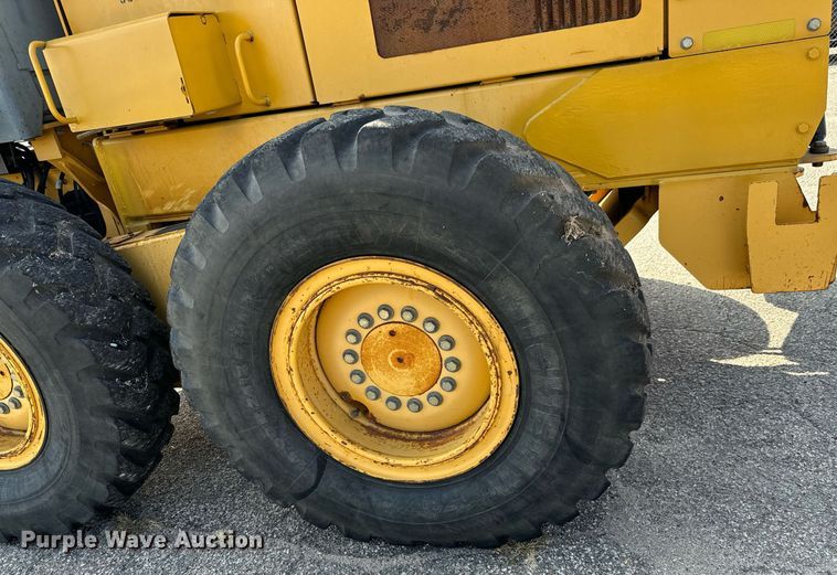 image for item DO1730 2002 John Deere 770CH motor grader