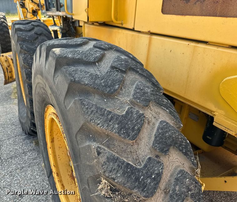 image for item DO1730 2002 John Deere 770CH motor grader