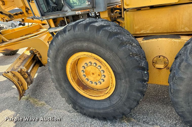 image for item DO1730 2002 John Deere 770CH motor grader