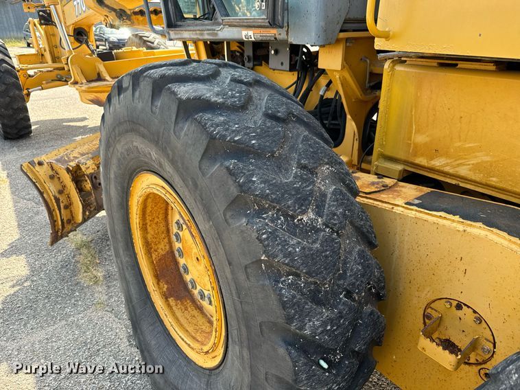 image for item DO1730 2002 John Deere 770CH motor grader
