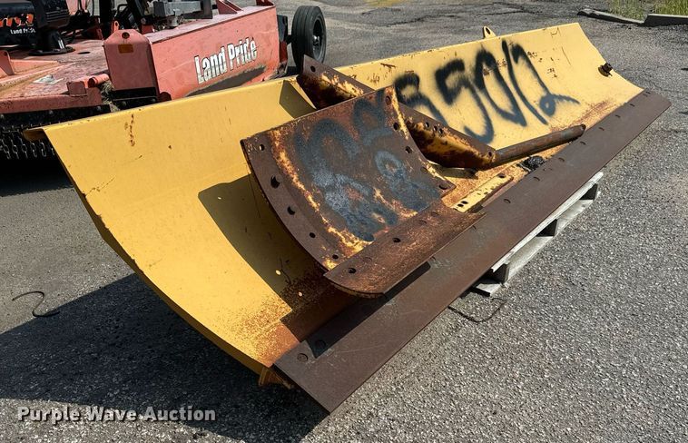 image for item DO1730 2002 John Deere 770CH motor grader